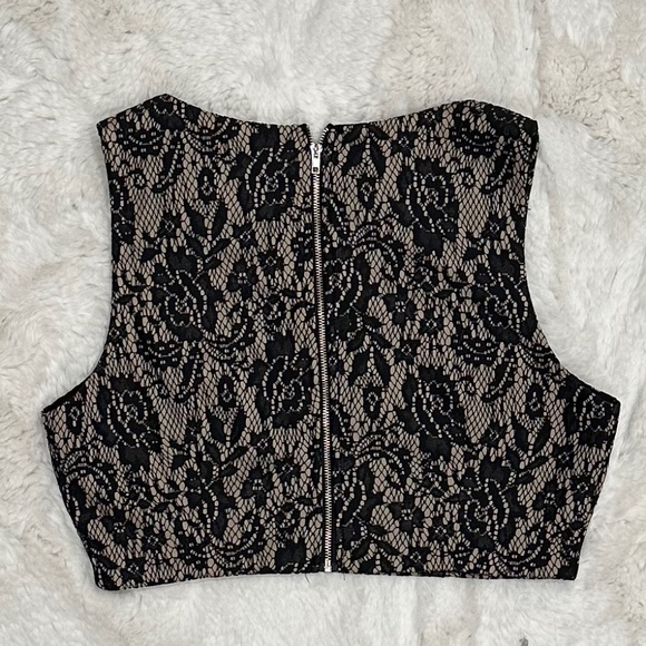 Forever 21 Tops - Forever 21 Women's Size Medium Floral Lace Zip Up Top Sleeveless